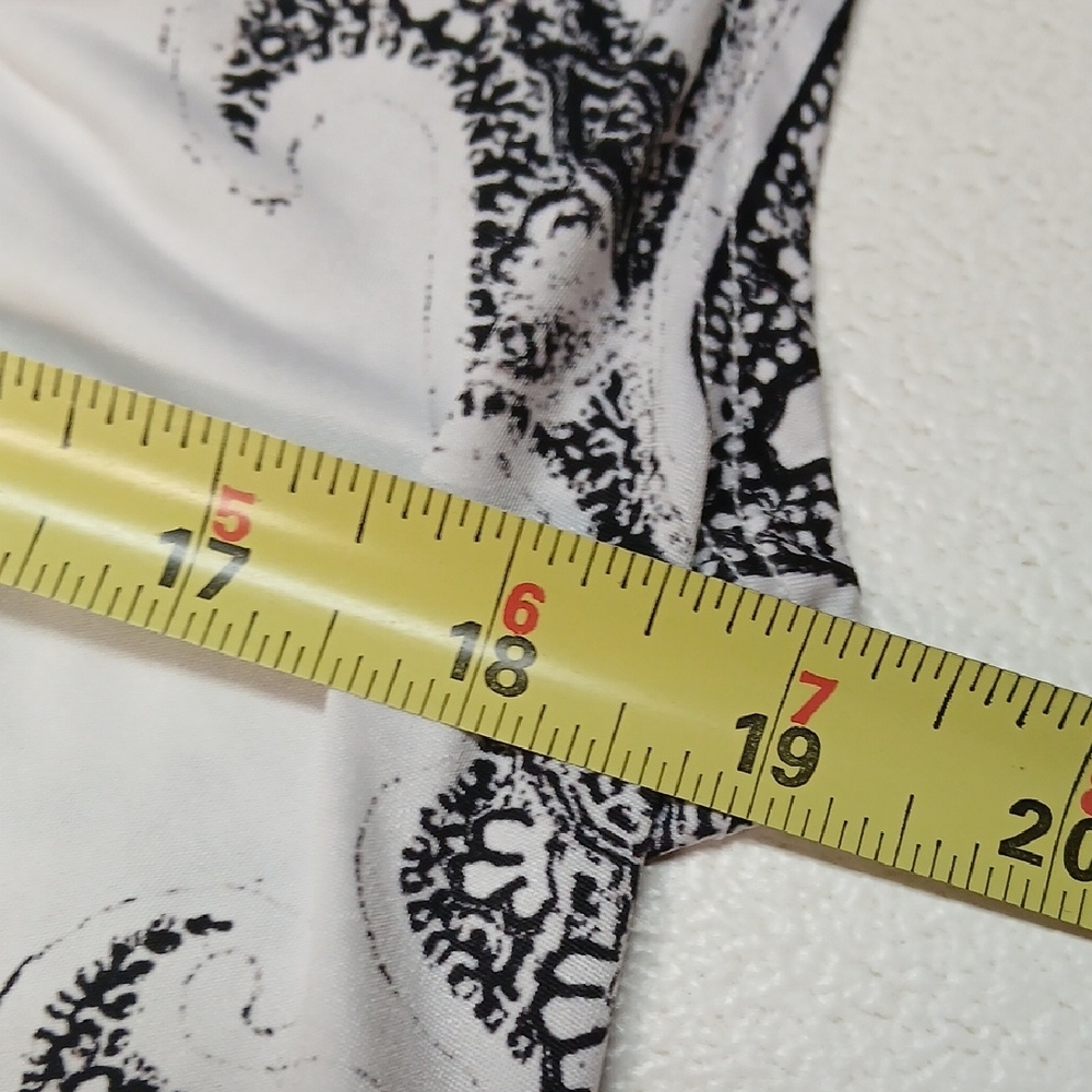 Sleeveless Black & White Paisley Maxi Dress - Women - Picture 4 of 6